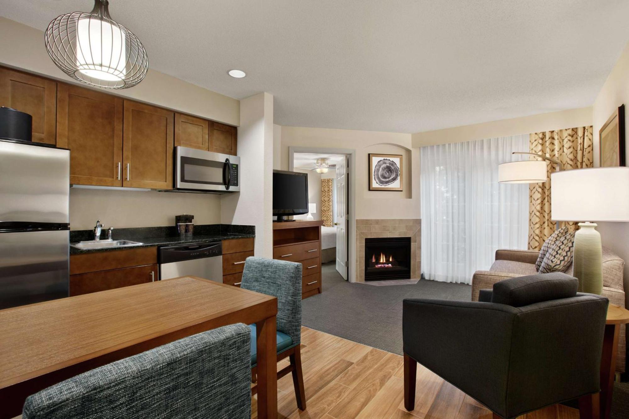 Homewood By Hilton Kansas Airport Hotel