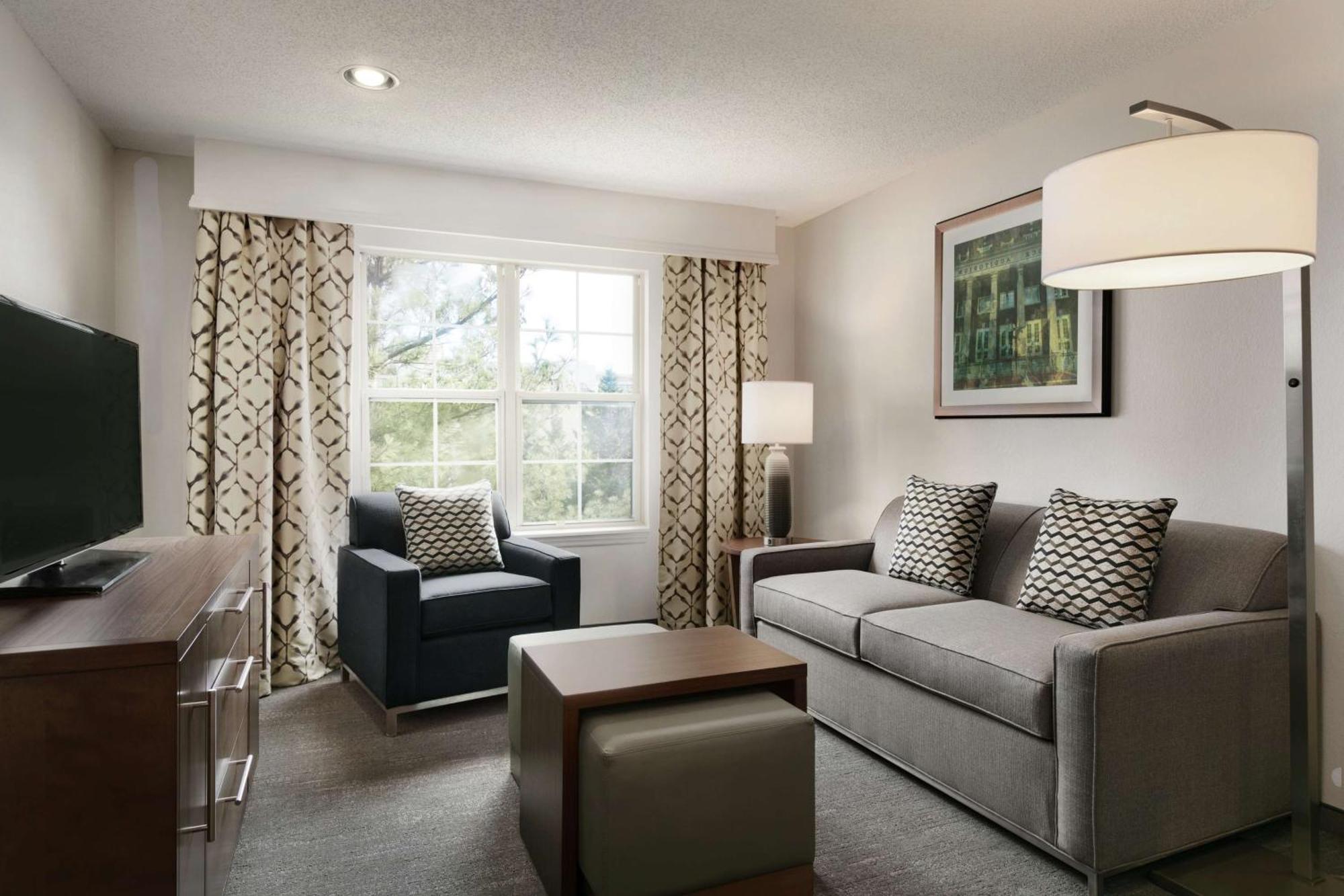 Hotel Homewood By Hilton Kansas Airport