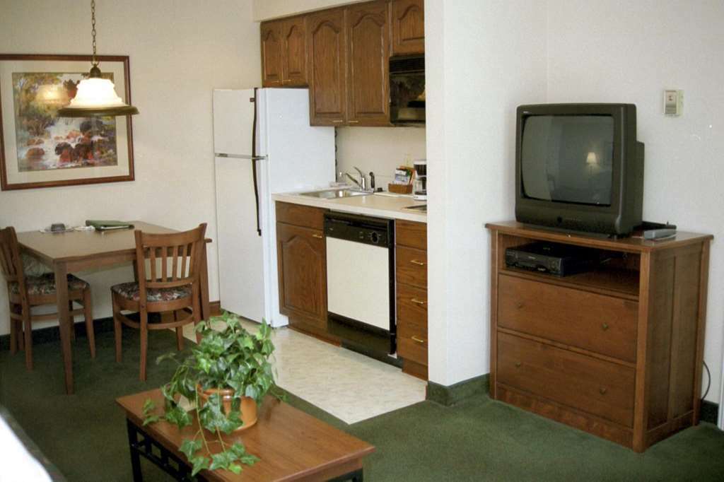 Hotel Homewood By Hilton Kansas Airport